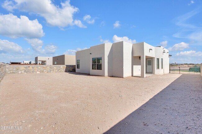 Building Photo - 805 P.º Tranquilo Pl