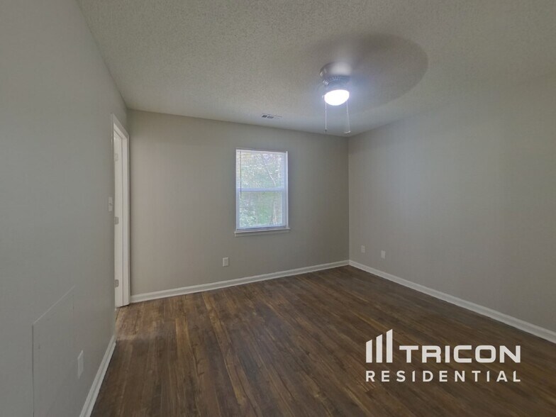 Building Photo - 2916 Vestal Pl