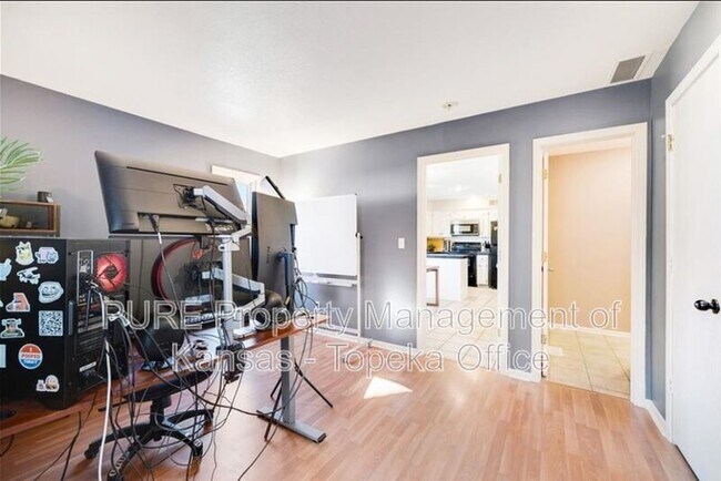 Building Photo - 3708 SW Windemere Dr