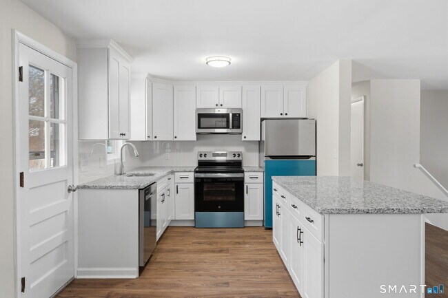 Building Photo - 26 Hiawatha Ln