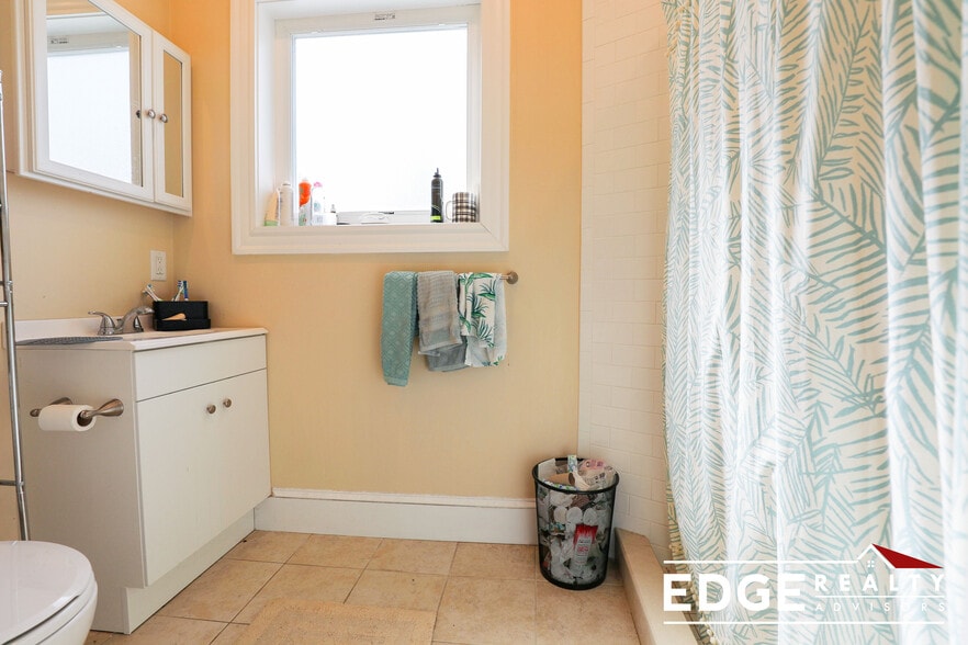 Building Photo - 9 Glenley Ter