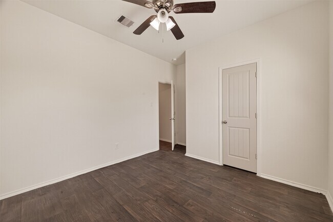 Building Photo - 1706 Cooper Bluff Ct