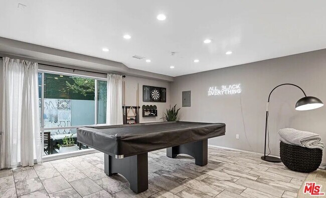 Building Photo - 615 6th Ave