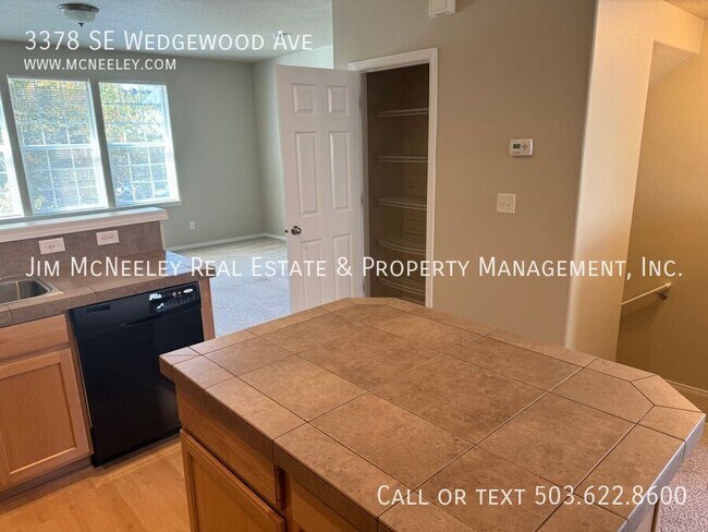 Building Photo - 3378 SE Wedgewood Ave