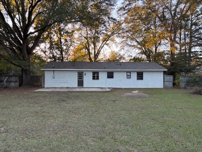 Building Photo - Renovated 3 Bedroom 1 Bath Home for Rent!