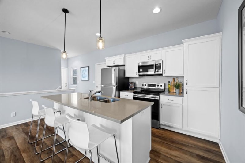 Building Photo - 7400 Isabel Ct