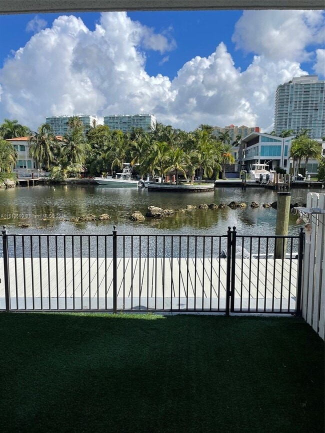 Building Photo - 335 Poinciana Island Dr