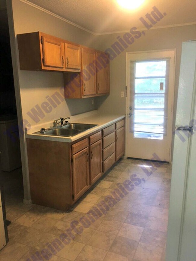 Building Photo - Sublease Available for Move in July 22!