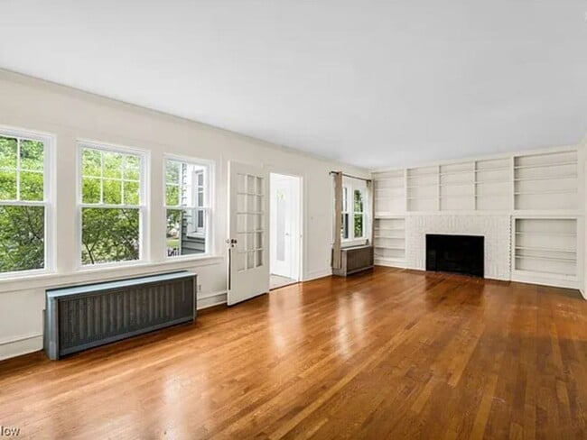 Building Photo - A Place You’ll Love to Call Home – Gorgeou...