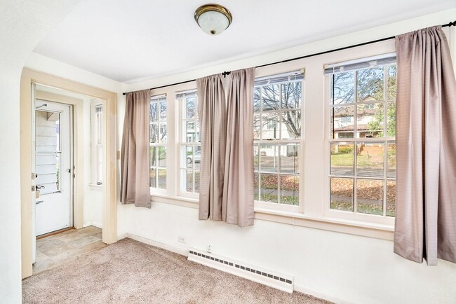 Building Photo - 5724 W 8th St