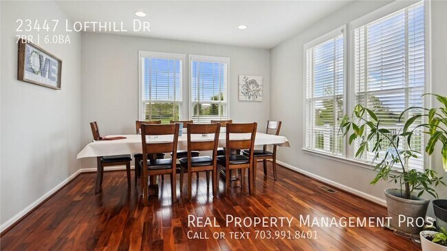 Building Photo - Beautifully Maintained 7 Bedroom 6 Bath Ho...