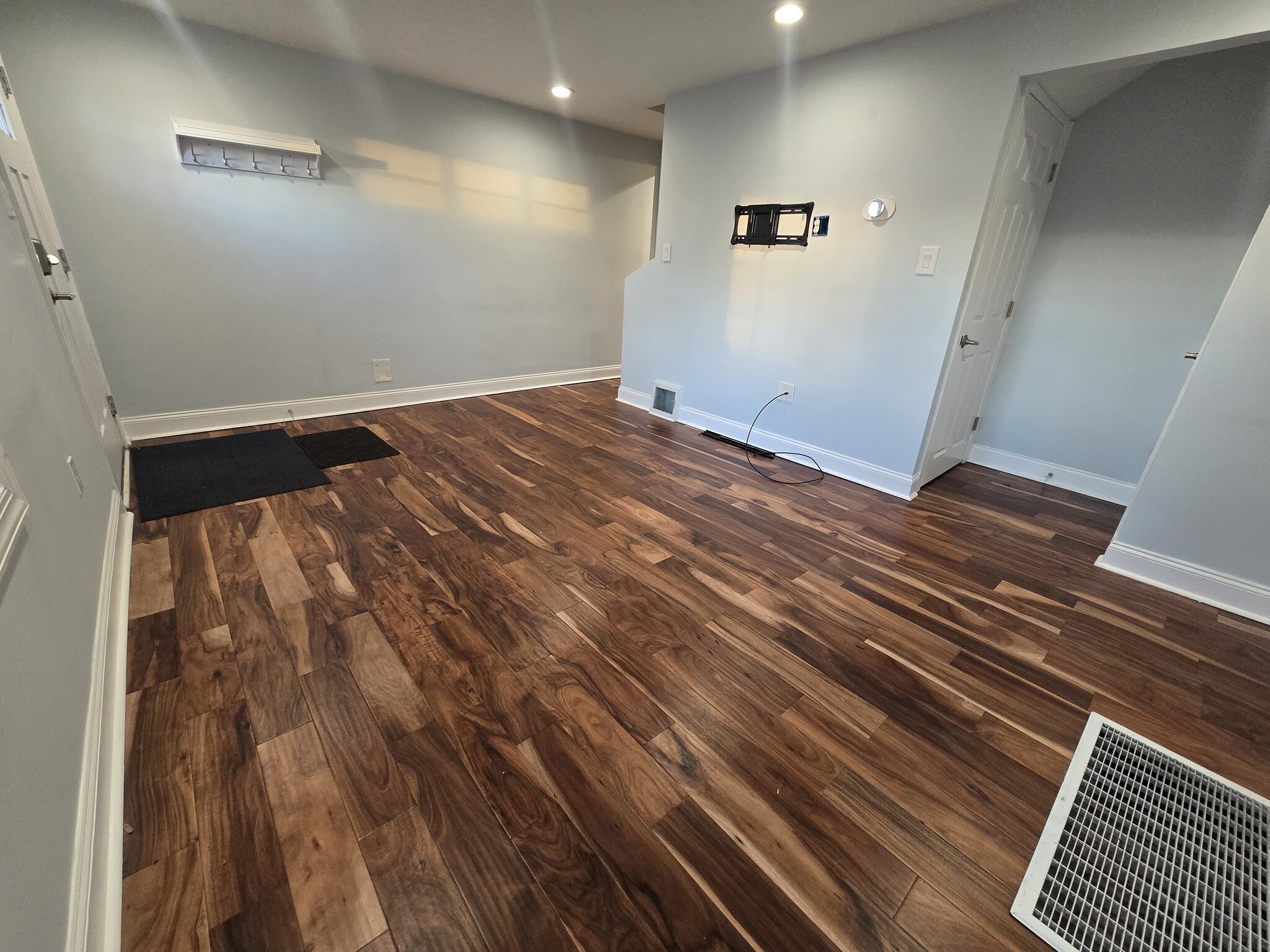 Building Photo - 4338 Coleridge St