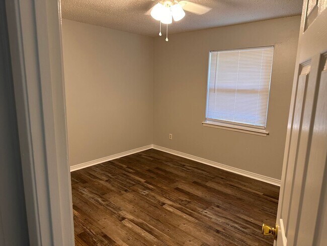 Building Photo - Gulf Breeze Apartment