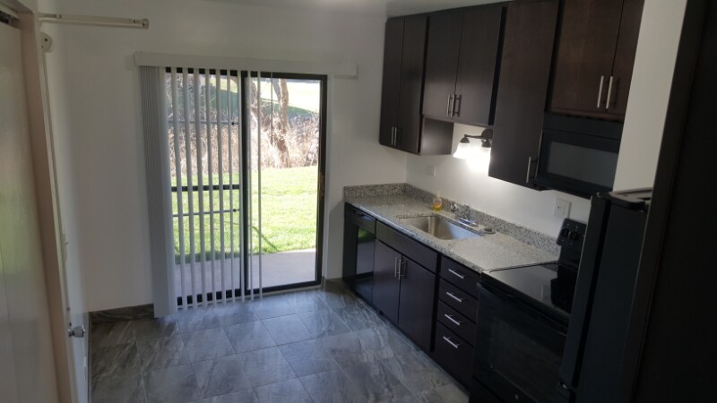 Primary Photo - 1851 N Green Ln N