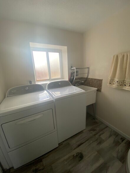 Building Photo - 325 Catalina Dr