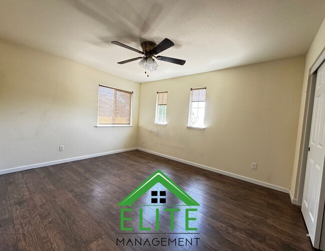 Building Photo - **Charming 4-Bed, 3-Bath Home in Prime Ros...