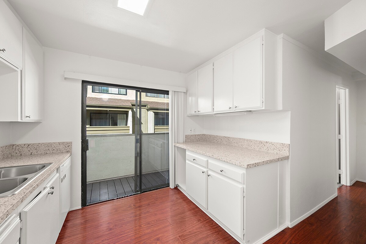 Building Photo - 3216 Caminito Eastbluff