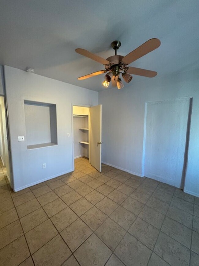 Building Photo - South- 3 bedroom/ 1 bathroom single family home