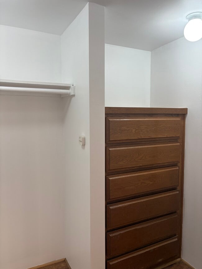 Building Photo - 853 27th St