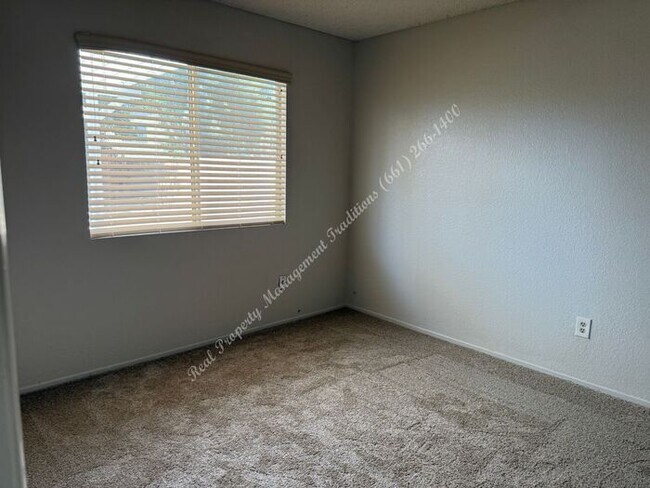 Building Photo - *** Please call us @ 661-266-1400 for info...