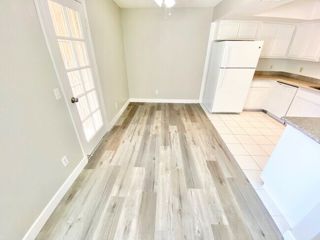 Building Photo - BEAUTIFUL 2 BED 2 BATH SECOND FLOOR CENTRAL LAS VEGAS CONDO