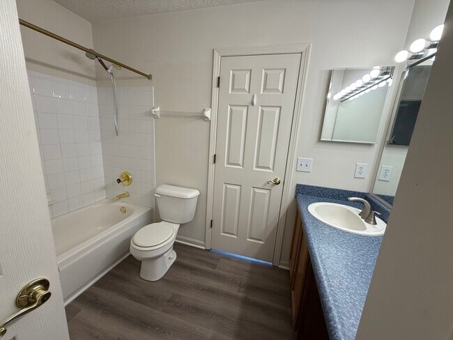 Building Photo - Updated 3 Bed, 2.5 Bath Home