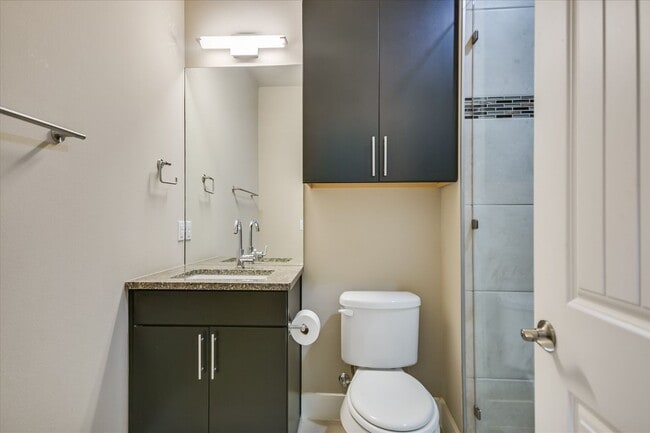 Building Photo - Lovely Hillside Condo on 2222