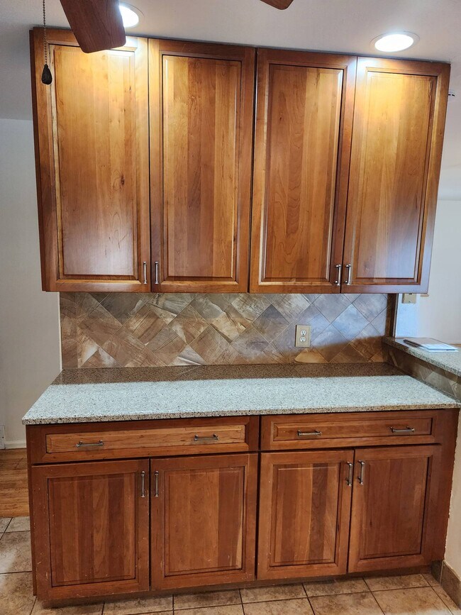 Building Photo - 2618 N Prospect St