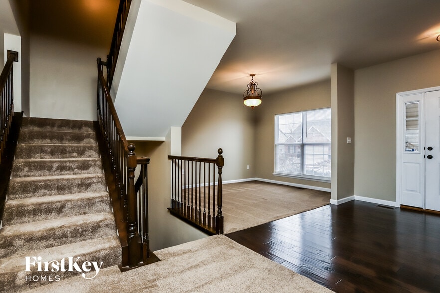 Building Photo - 700 Phoenix Way