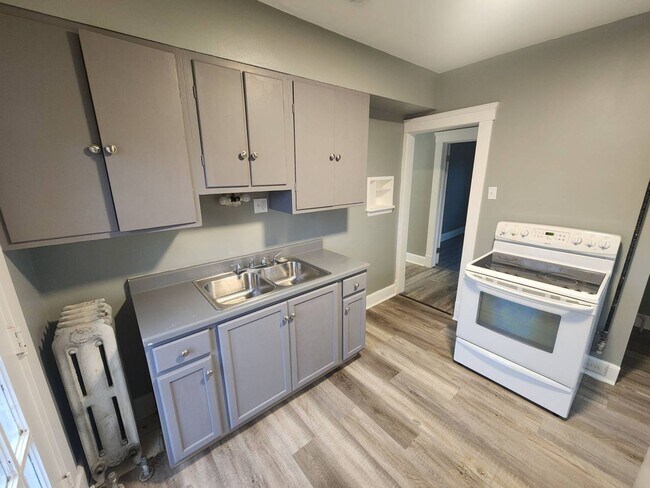 Building Photo - 1571 Dille Rd