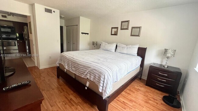 Building Photo - 19999 E Country Club Dr