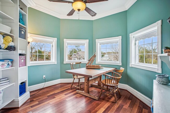Building Photo - Stunning and Spacious Single Family Home S...