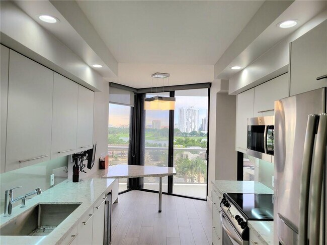 Building Photo - 20281 E Country Club Dr