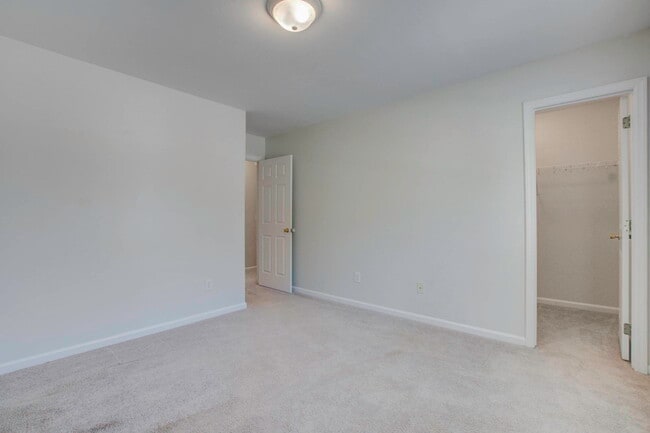 Building Photo - 138 Thistle Rd