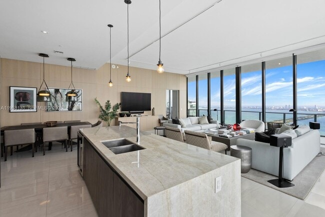 Building Photo - 480 NE 31st St