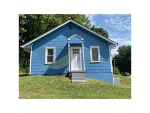 Building Photo - CUTE LIBERTY HOME!!!