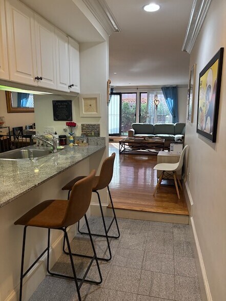 Building Photo - 331 Beacon St