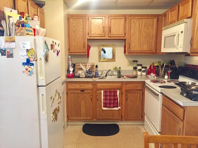 Building Photo - 1731 Highland Apartment