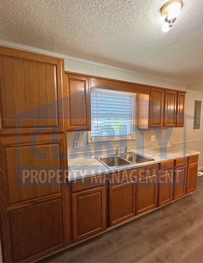 Building Photo - Charming 3-Bedroom, 1-Bath Home with Bonus...