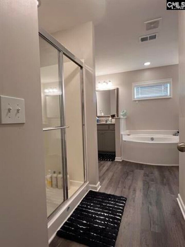 Building Photo - Beautiful Elgin Home with 4 Bedrooms, Smar...