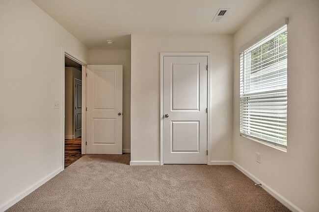 Building Photo - 416 Arrowhead Dr
