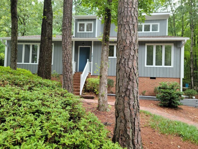 Building Photo - Three Bedroom Home!