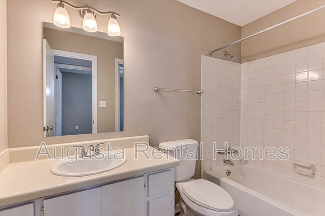 Building Photo - 3033 Old Powderhouse Rd