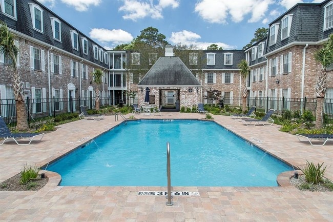 Building Photo - 359 N Post Oak Ln