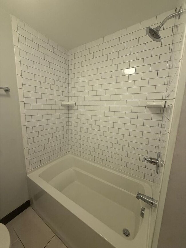 Building Photo - Renovated 1 Bedroom in South Nashville - $99 Deposit Special!