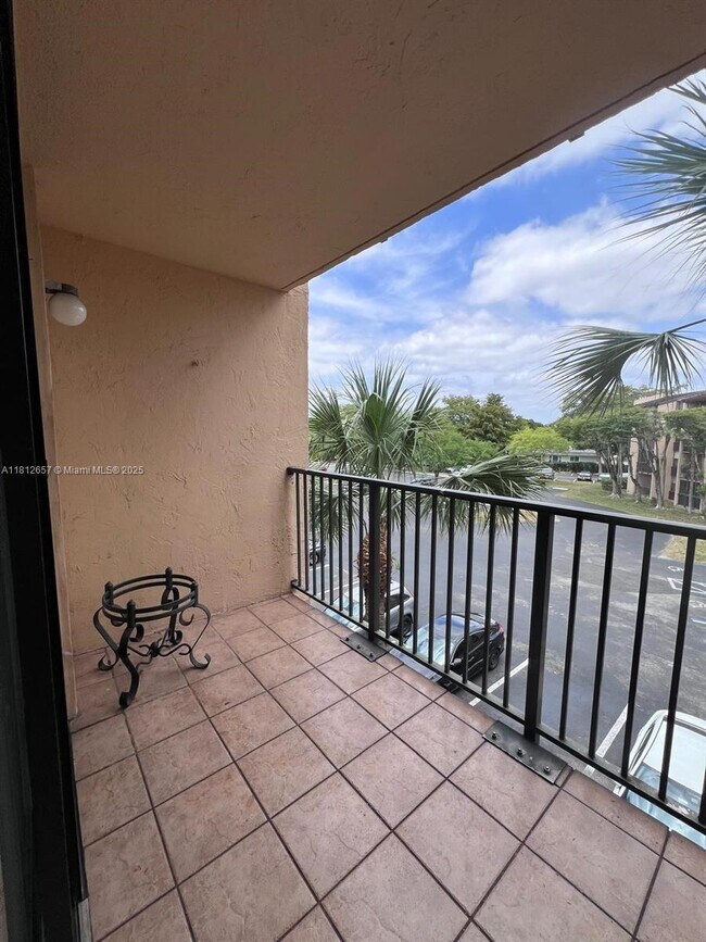 Building Photo - 14601 N Kendall Dr