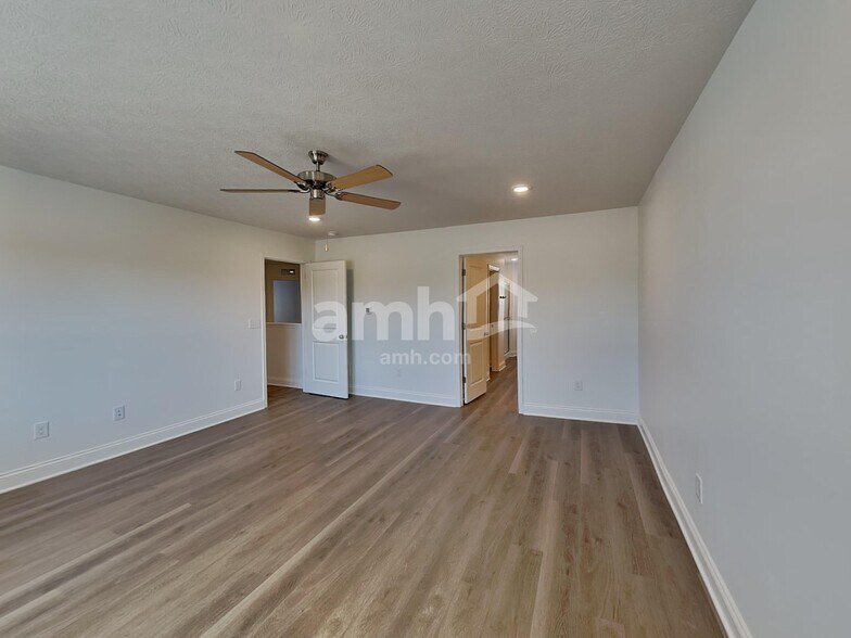 Building Photo - 9181 Henley Ave