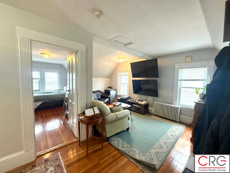 Building Photo - 53 Elm St