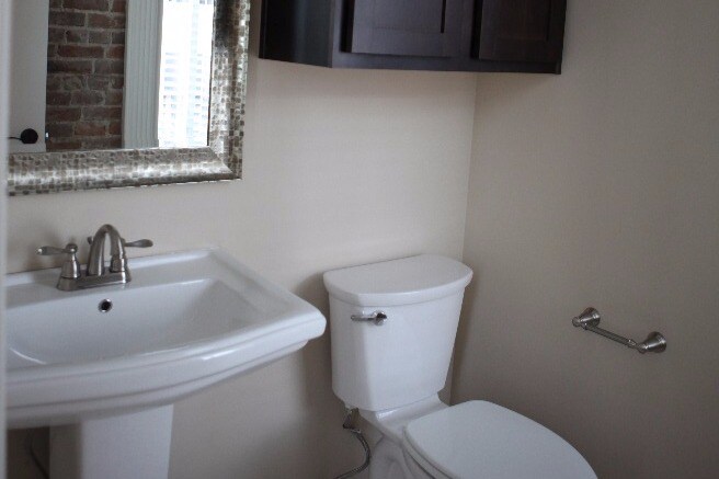 Beautiful Bathroom - 114 E University St