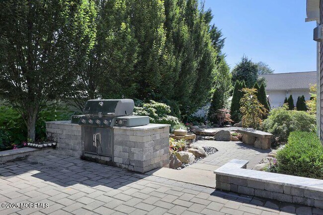 Building Photo - 63 Carpenter St